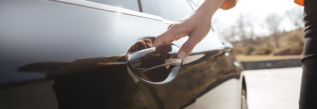 Fechar a porta do carro blindado com excesso de força pode comprometer  proteção; entenda